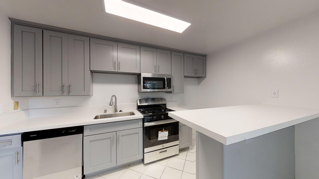 Foto principal - 3327 Livonia Ave