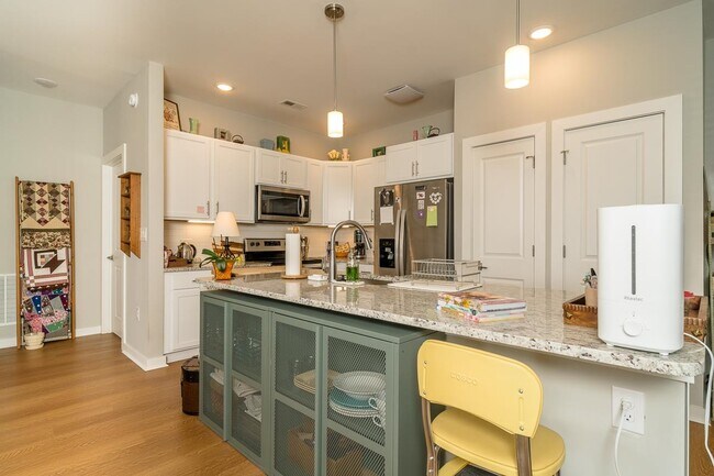 Building Photo - 1559 Crownpoint Dr