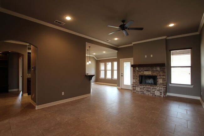 Building Photo - Coming Soon-Beautiful 3 bedroom 2 bath home in Flint!