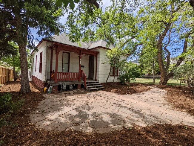 Foto del edificio - 1804 Mapleton Ave