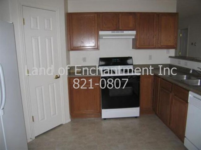 Foto del edificio - 5815 Night Shadow Ave NW