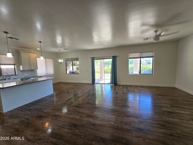 Foto del edificio - 1173 E Mary Ln