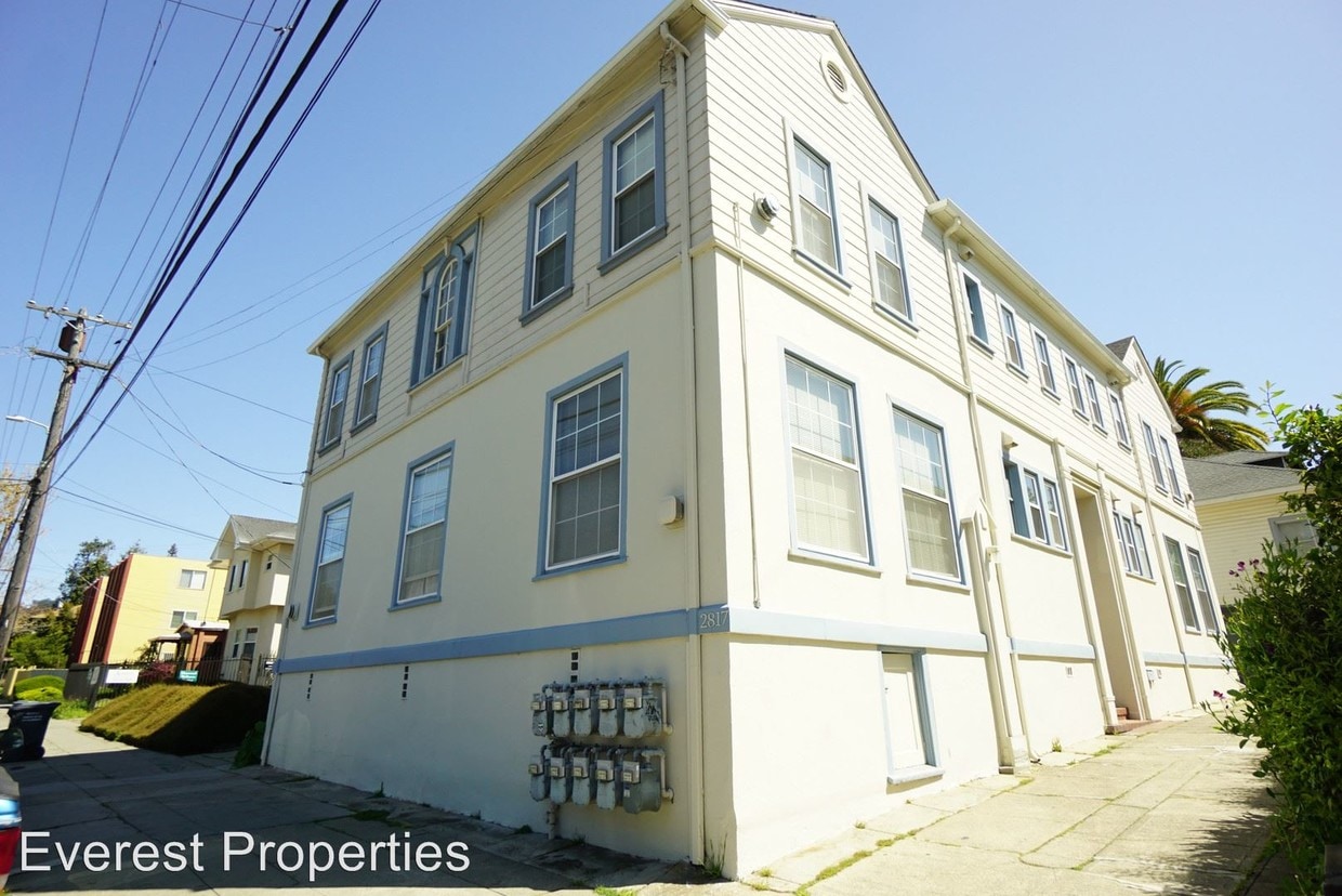 Building Photo - 2817 College Ave