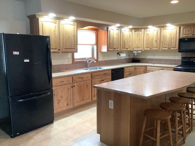 Building Photo - RURAL!!! 4 bedroom, 3 bath Single Family Home
