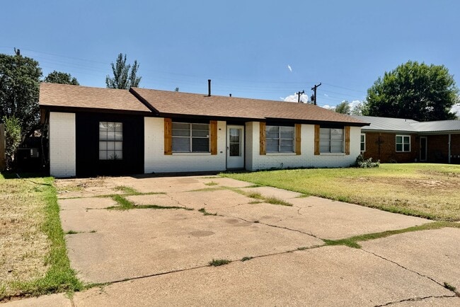Building Photo - Updated 3/1.5 with Bonus Room in North by Northwest!