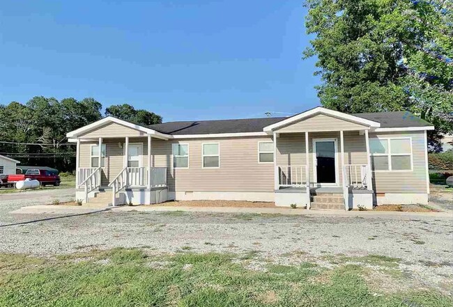 FRONT VIEW. 2 BEDROOM UNIT IS ON THE RIGHT SIDE. - 8985 US HWY 431 S