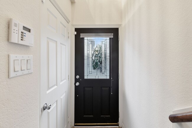 Building Photo - 3209 Clearview Cir