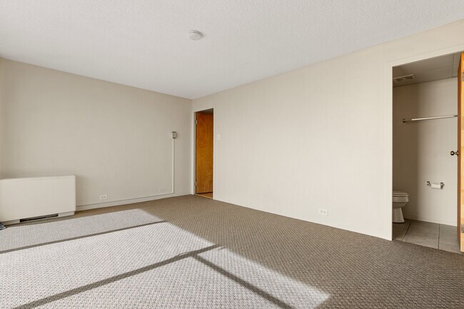 bedroom 1 - 2225 Buchtel Blvd