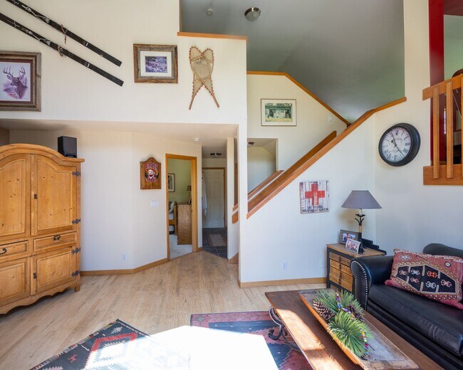 Building Photo - Extended Winter rental-Flexible lease term...