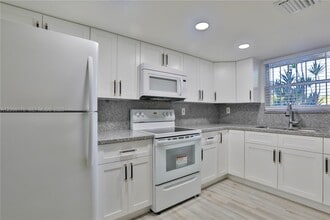 Building Photo - 10 NW 87th Ave
