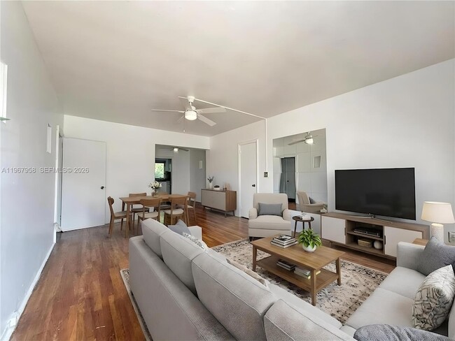 Photo - 841 W 40th St Apartment