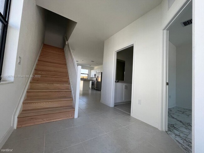 Foto del edificio - 3 br, 3 bath Townhome - 835 NE 211th St