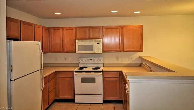 Building Photo - 3712 Cotswold Ave