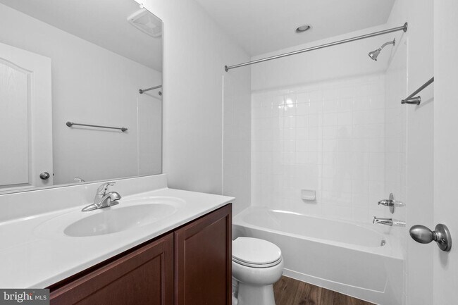 Foto del edificio - 464 N Burhans Blvd