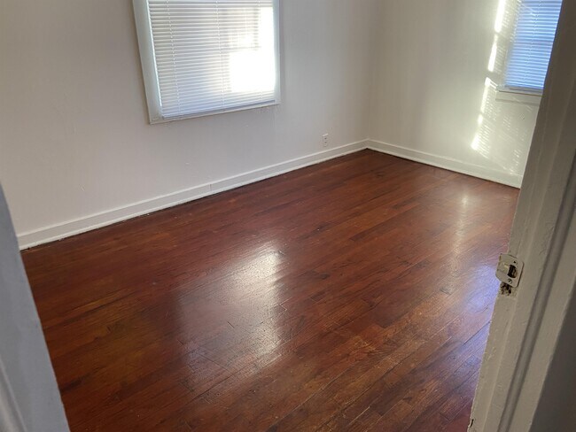 Foto del edificio - 407 E Mary St