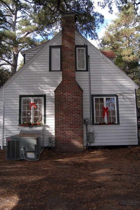 Building Photo - 1131 Leesville St