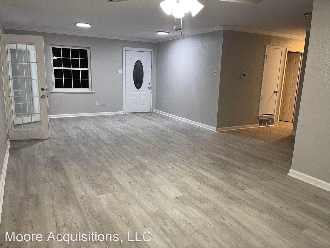 Foto principal - 4 br, 1.5 bath House - 302 E Kansas