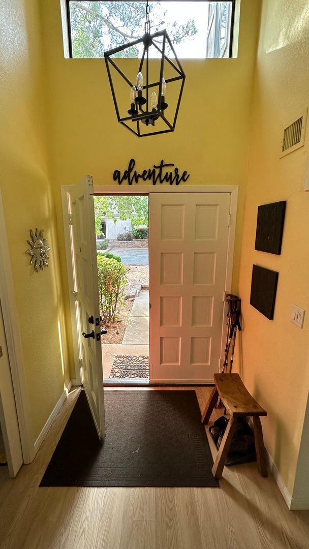 Foto del edificio - Furnished, 6-month minimum rental, Procure Only