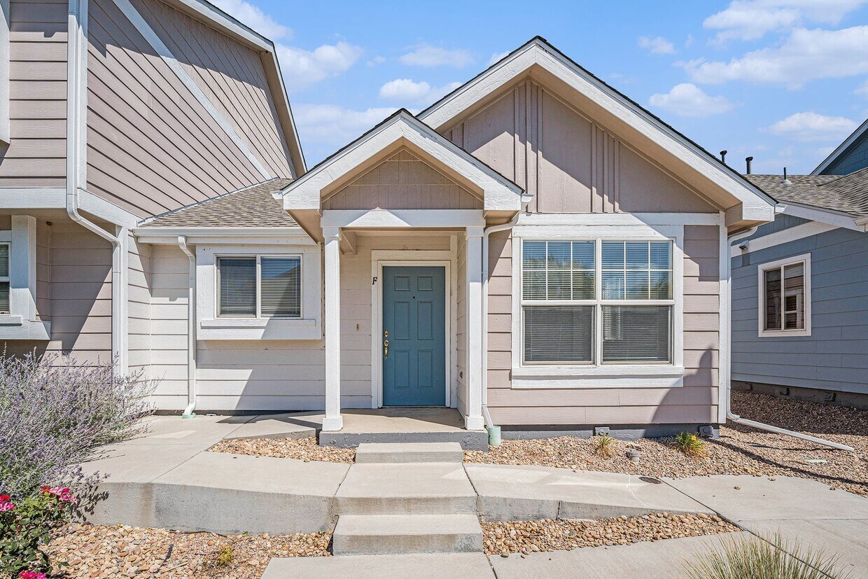 AVAILABLE NOW! Close to the Airport?? and... - AVAILABLE NOW!  Close to the Airport?? and...