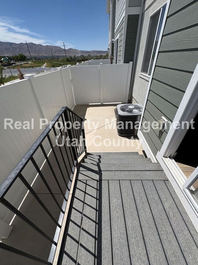 Foto del edificio - 837 E Oakum Ln