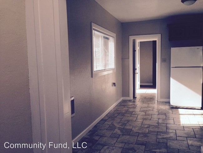 Building Photo - 3933 Delmont Ave