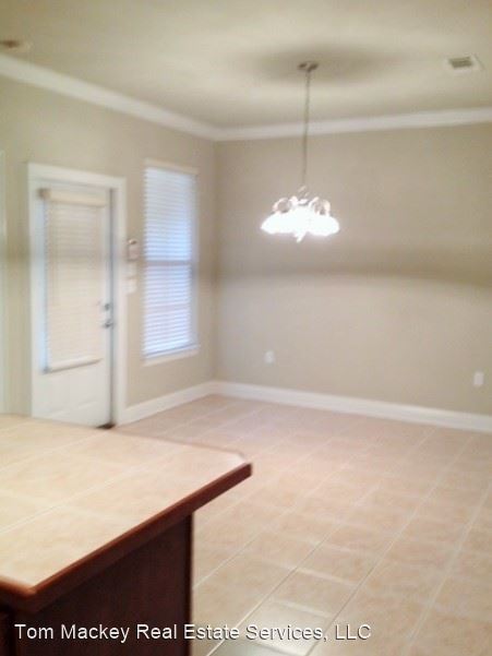 Building Photo - 2 br, 2 bath House - 2956 Magazine Dr.
