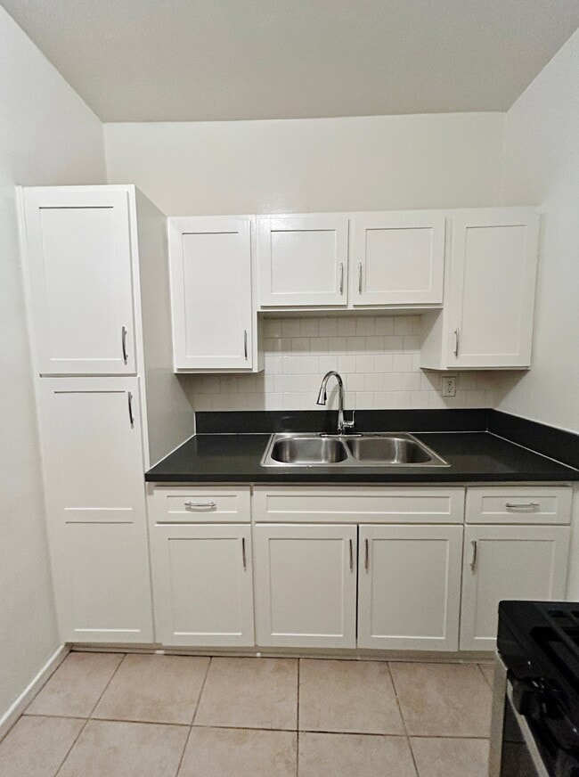 Foto del edificio - 808 N Poinsettia Pl