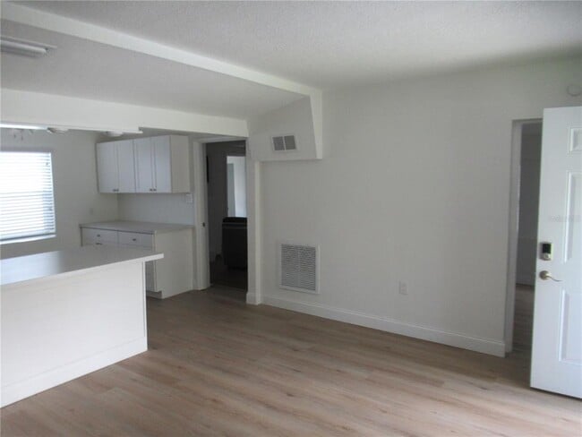 Building Photo - 7374 Royal Palm Dr