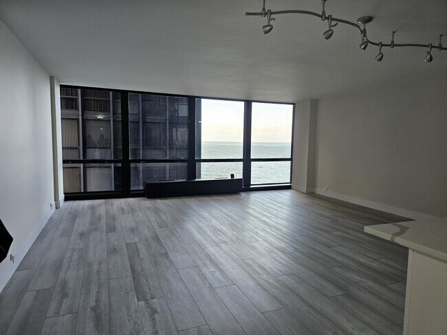 Foto del edificio - 900 N Lake Shore Dr