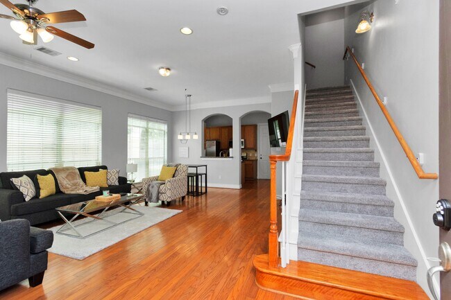 Foto del edificio - 9038 Lakes Dr