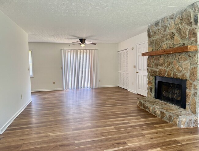 Foto del edificio - Corner Lot - Ranch home in Powder Springs!