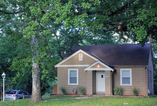 Building Photo - 3943 N Garfield Ave