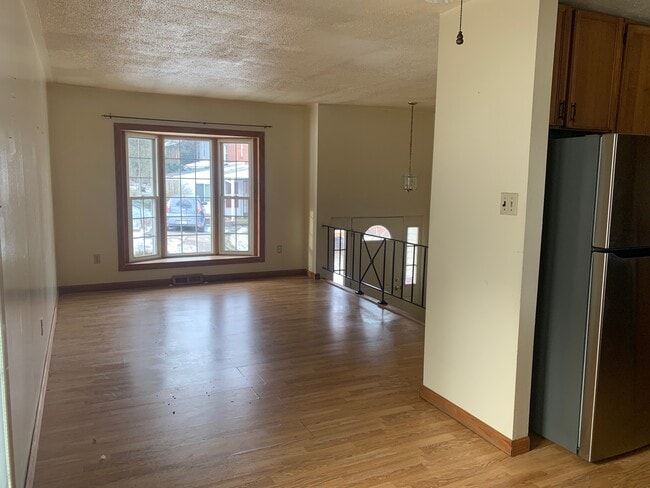 Building Photo - 700 Hiland Ave