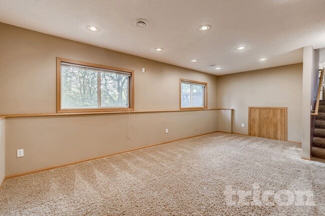 Building Photo - 357 Parkview Ln S