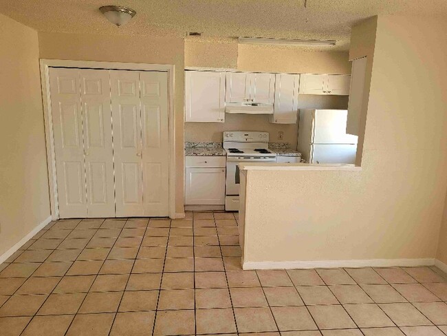 Building Photo - 508 Lenora Dr