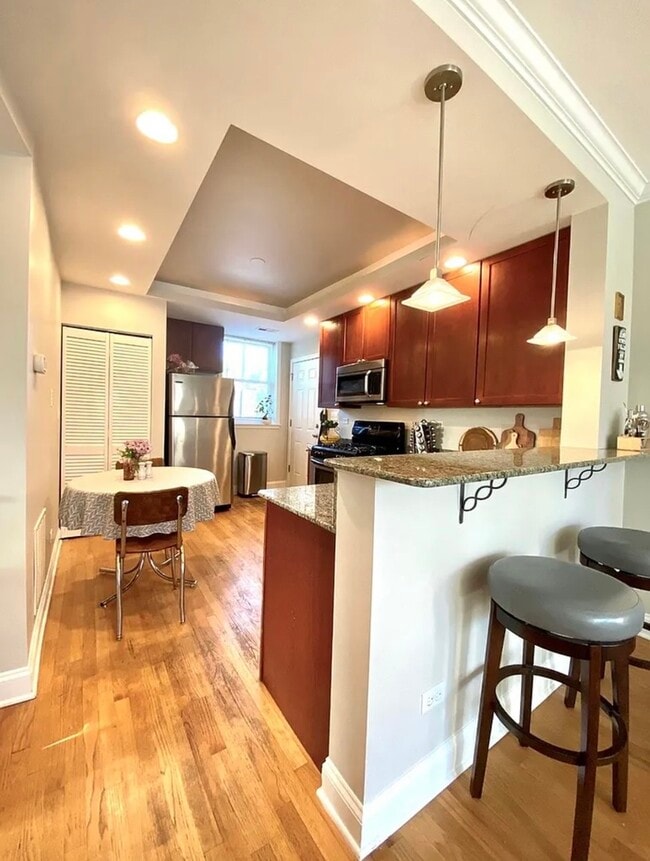 Building Photo - 7062 N Wolcott Ave