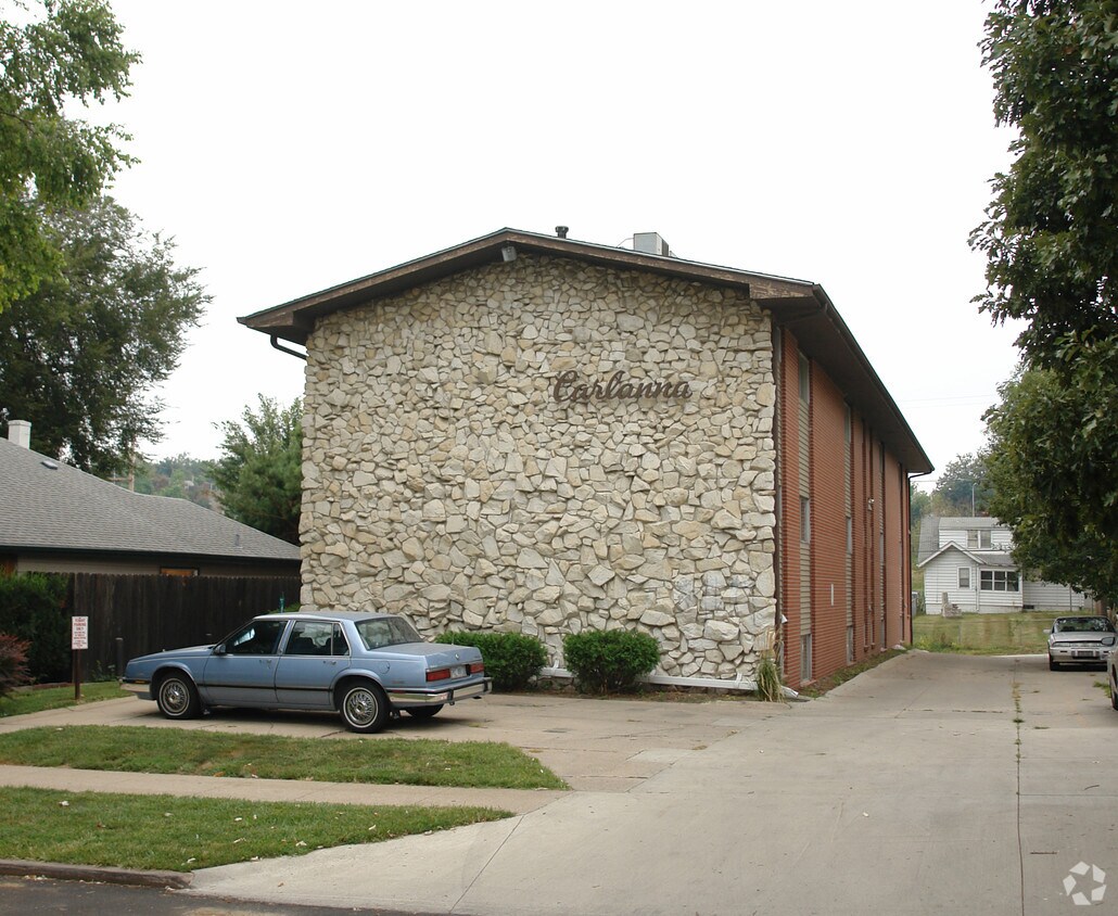 Primary Photo - Carlanna Apartments