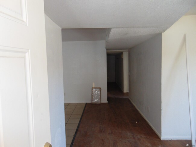 Building Photo - 2620 S Virginia Dr