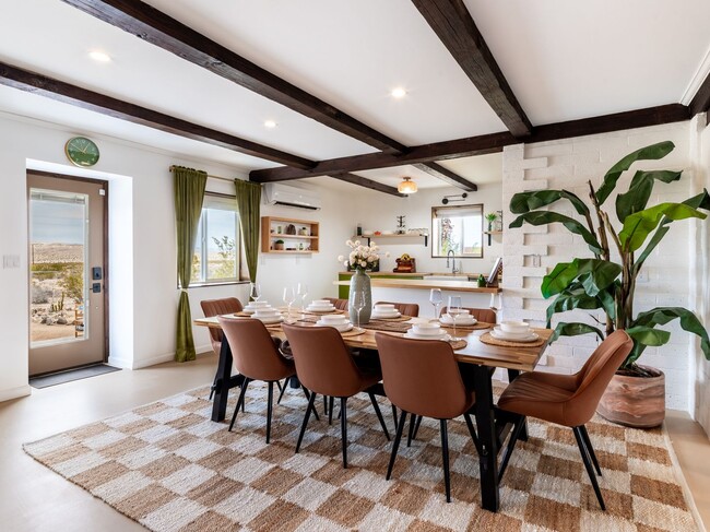 Building Photo - Escape to Your Own Desert Oasis!