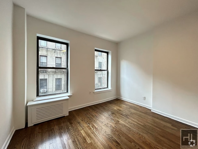 Building Photo - NO FEE One Bed on Upper East Side! Won't S...