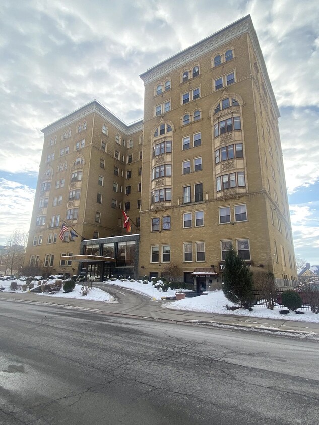 Foto principal - Spacious 1-Bed, 2-Bath Apartment at the Le...