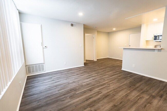 Interior Photo - 311 South New Hampshire Avenue