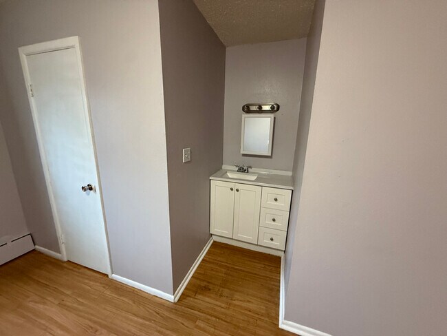 Foto del edificio - 125 Charmony Frontage Rd