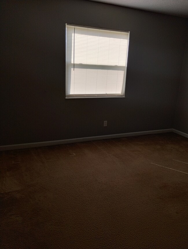 Building Photo - 303 Cedarview Ct
