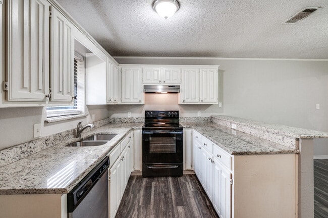 Foto del edificio - Spacious 3 Bedroom House in Carrollton!