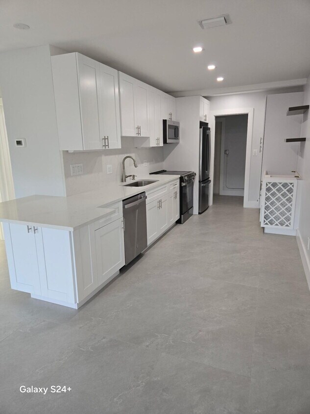 Foto principal - 4951 SW 28th Terrace