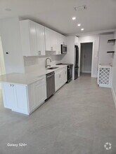 Building Photo - 4951 SW 28th Terrace