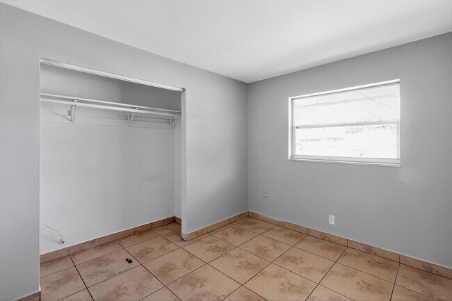 Foto del edificio - 4810 NW 19th St