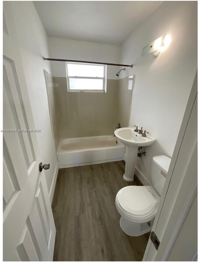 Foto del edificio - 2410 NW 11th St