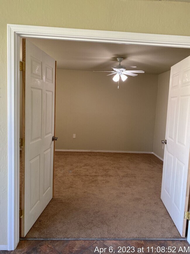 Foto del edificio - Cozy Home on a Huge Lot